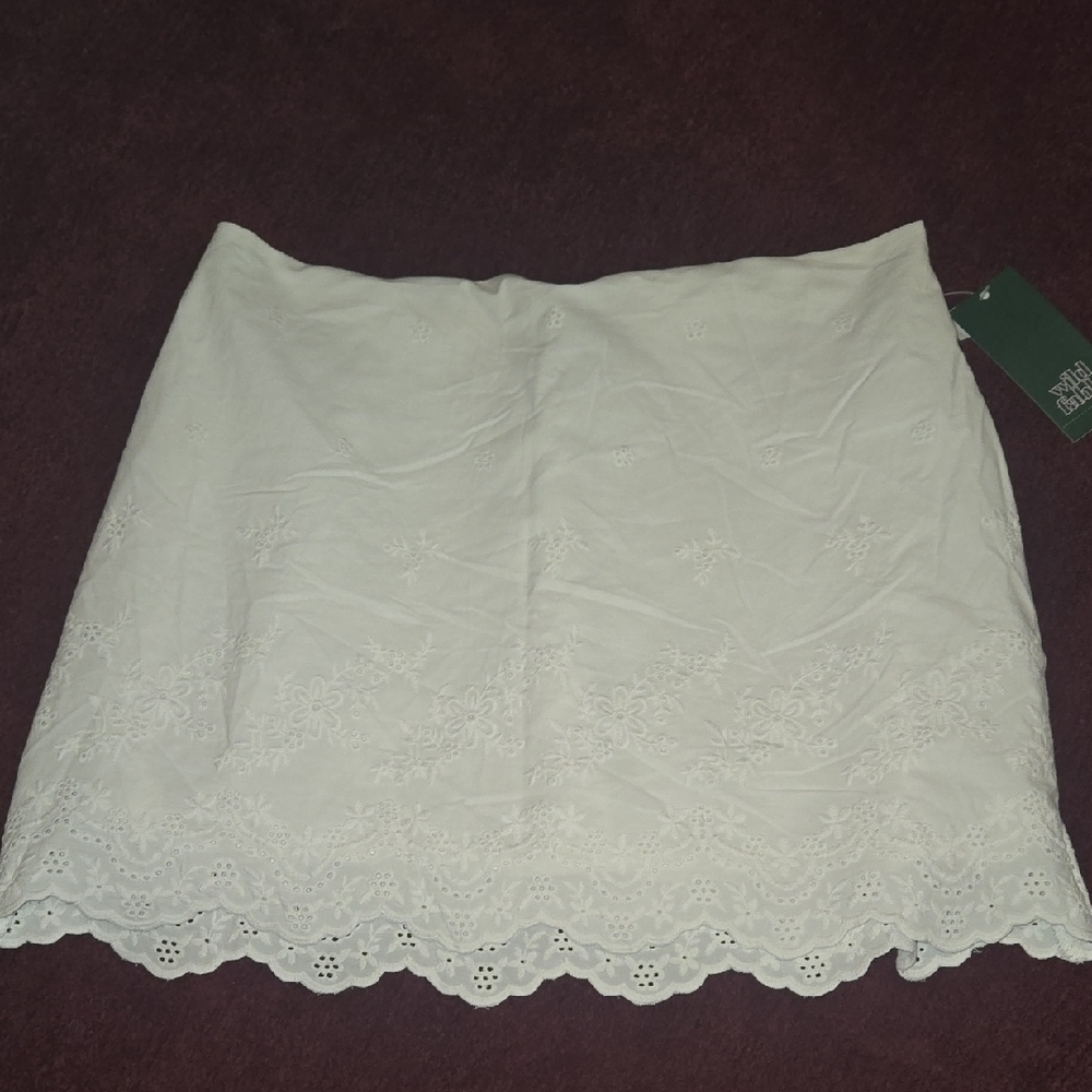 Chic White Floral Mini Skirt